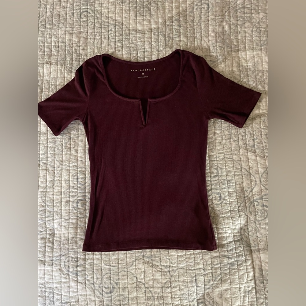 Aeropostal. Burgundy shirt. Size M